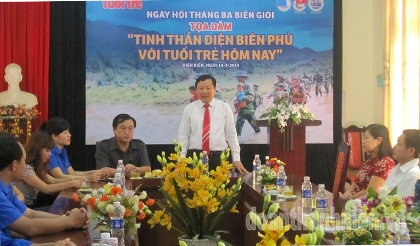 Đ/c Nguyễn Thanh Tùng, Phó Bí thư Thường trực Tỉnh ủy, Chủ tịch HĐND tỉnh phát biểu và chúc mừng tại buổi gặp mặt